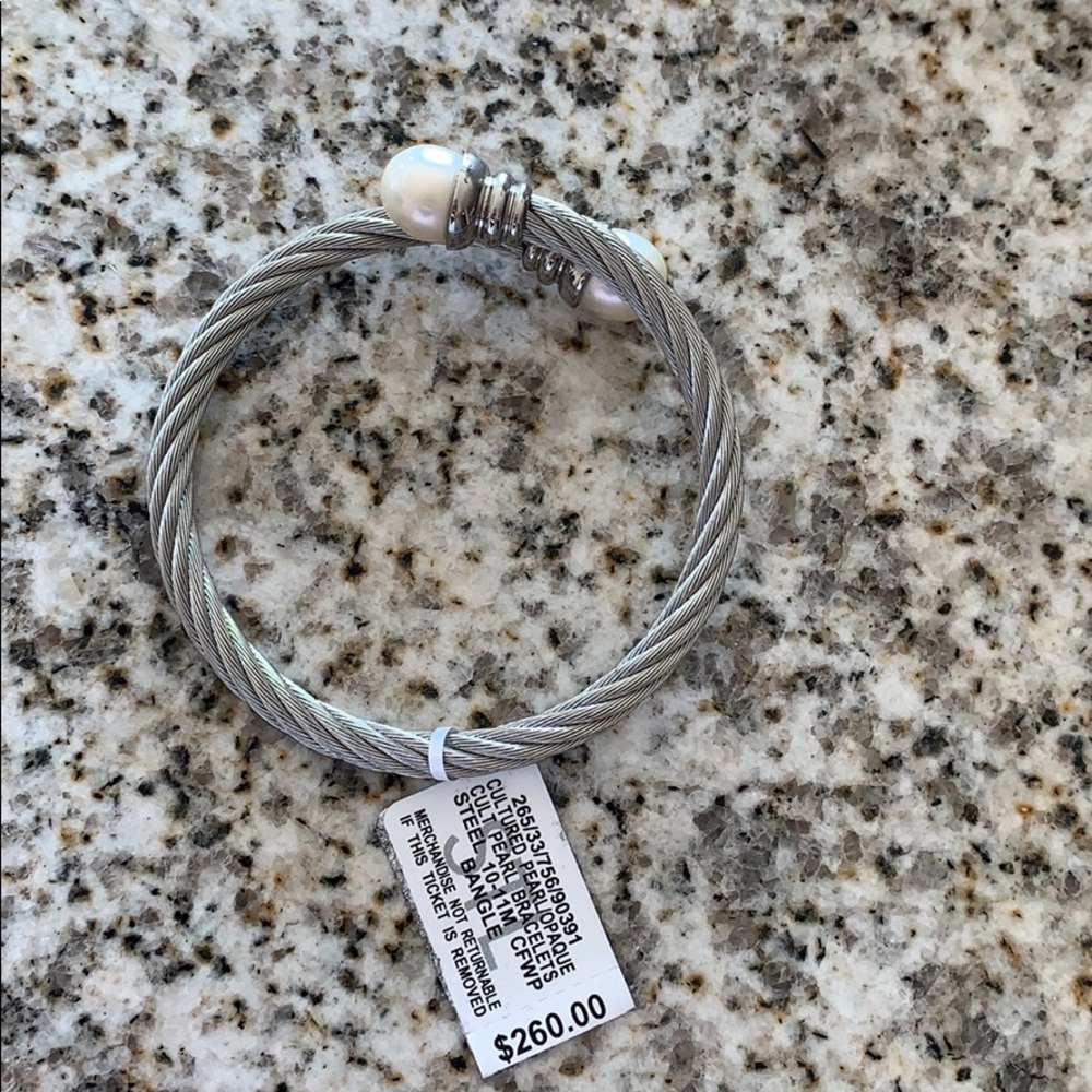 NWT Macy’s bangle